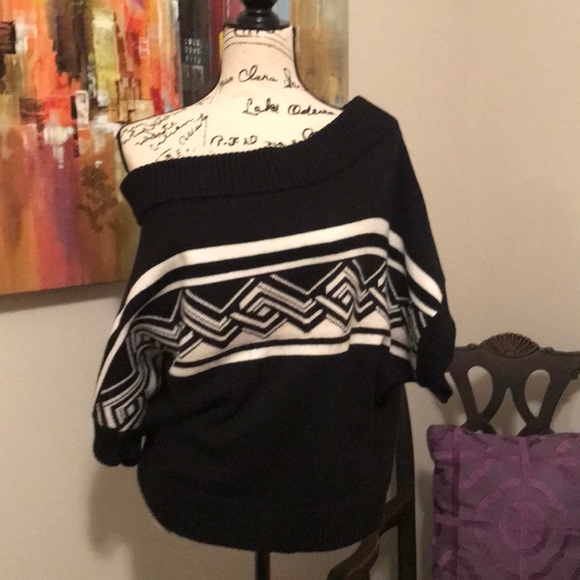 🆕WHBM Comfy Off the Shoulder Sweater - Picture 2 of 5